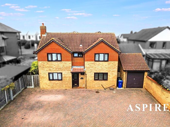 4 Bedroom Detached House For Sale In Welling Road, Orsett, RM16