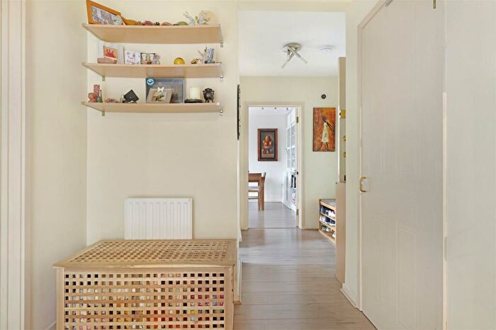 2 Bedroom Flat For Sale In Coulsden Court, Park Road, Crouch End, N8