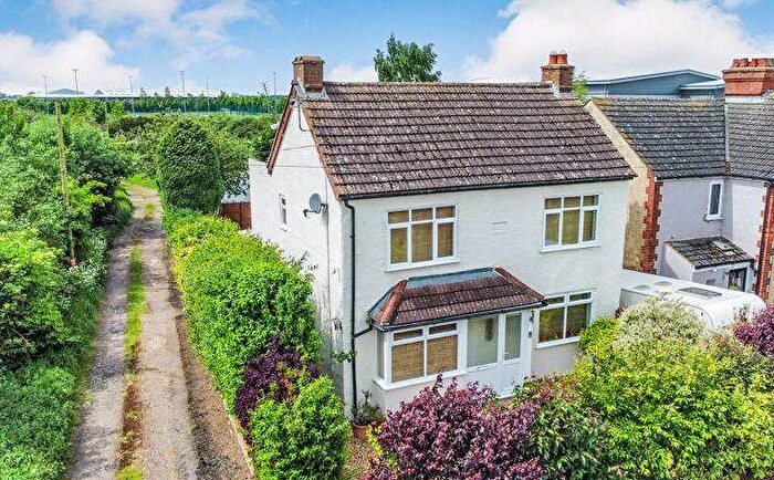 5 Bedroom Detached House For Sale In Bedford Road, Wixams, MK45