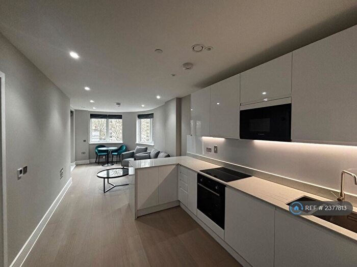 1 Bedroom Flat To Rent In Hyde Lane, London, SW11