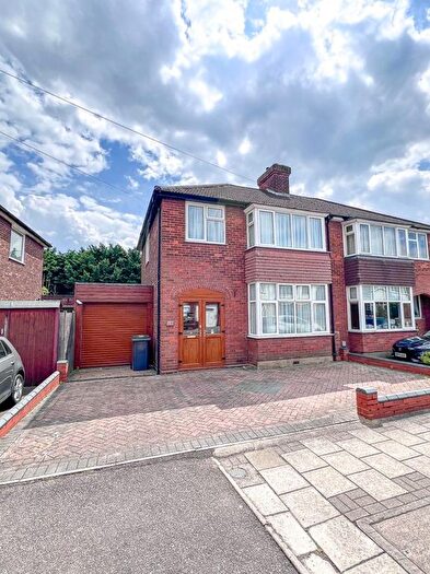 3 Bedroom Semi-Detached House To Rent In Castle Road, Bedford, MK40