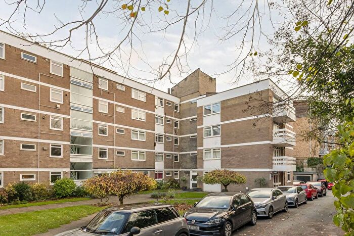 2 Bedroom Flat For Sale In Carlton Drive, East Putney, London, SW15