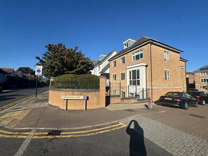 2 Bedroom Flat To Rent In Drapers Road, Enfield, EN2