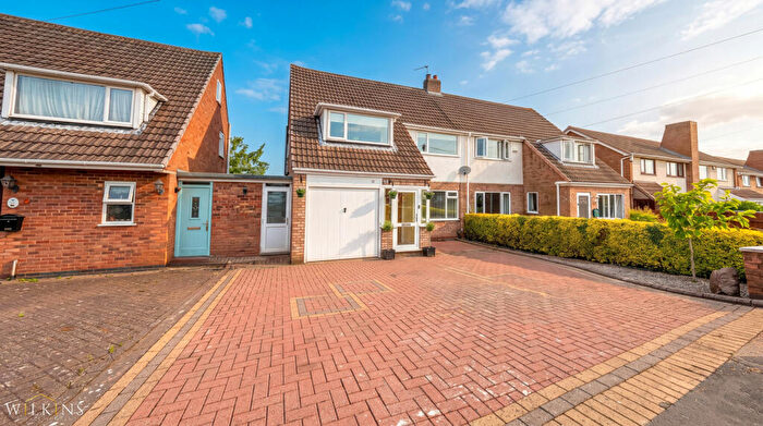 5 Bedroom Semi-Detached House For Sale In Hanbury Road, Tamworth, Staffordshire, B77