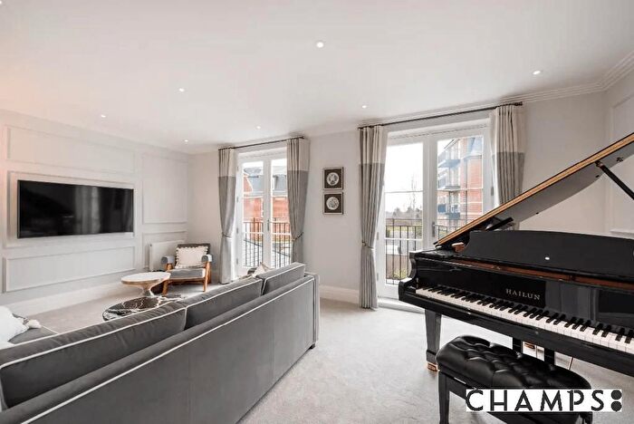 4 Bedroom Semi-Detached House To Rent In Sassoon Drive, Barnet, Hertfordshire, EN4