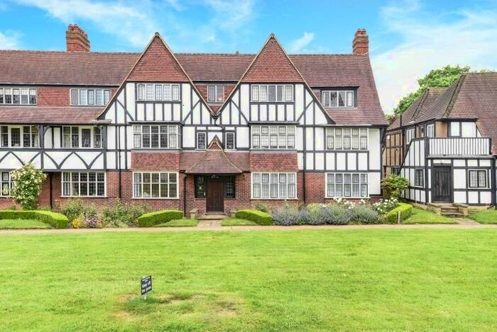 2 Bedroom Flat To Rent In Flat, Thanet Court, Queens Drive, London, W3