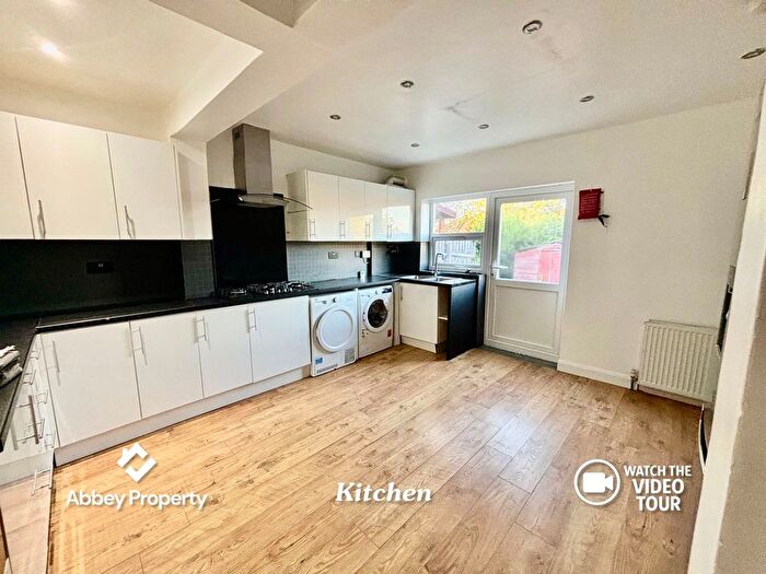 3 Bedroom Semi-Detached House To Rent In Somerset Avenue, Luton, LU2