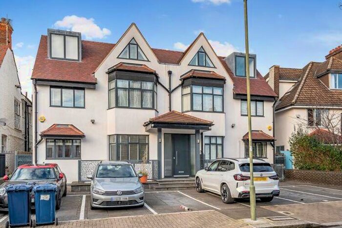 2 Bedroom Apartment To Rent In Middleton Road, Golders Green, NW11