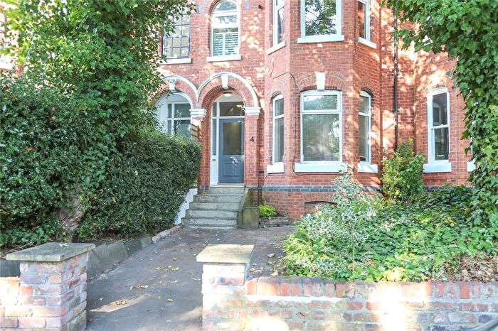 2 Bedroom Flat For Sale In Cranbourne Road, Heaton Moor, Stockport, SK4