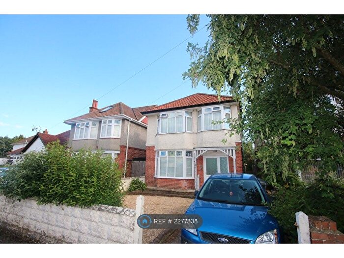2 Bedroom Flat To Rent In Coombe Gardens, Bournemouth, BH10
