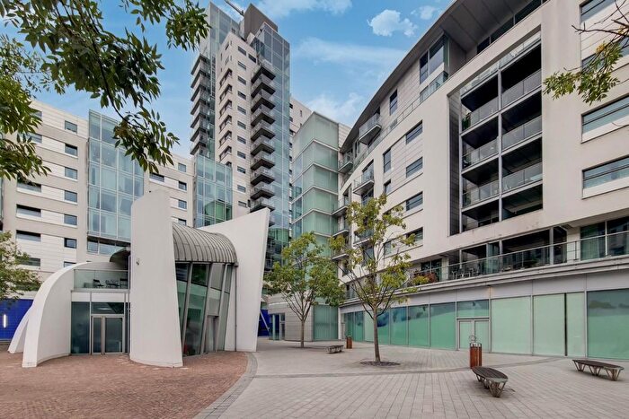 1 Bedroom Flat To Rent In Empire Square, Borough, SE1