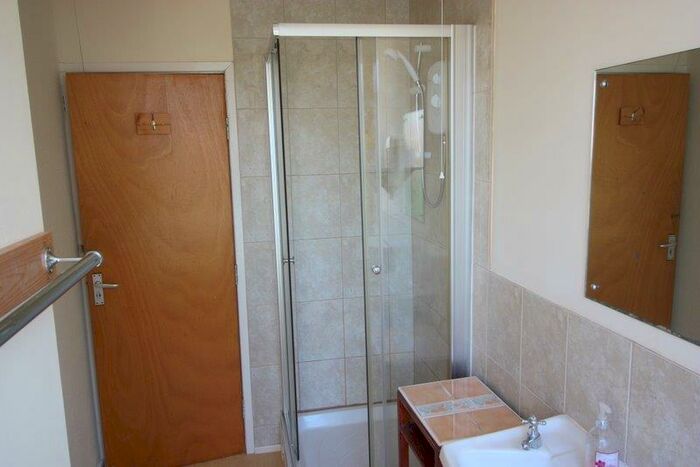 4 Bedroom End Of Terrace House To Rent In **&#;pppw** Midland Avenue, Lenton, NG7