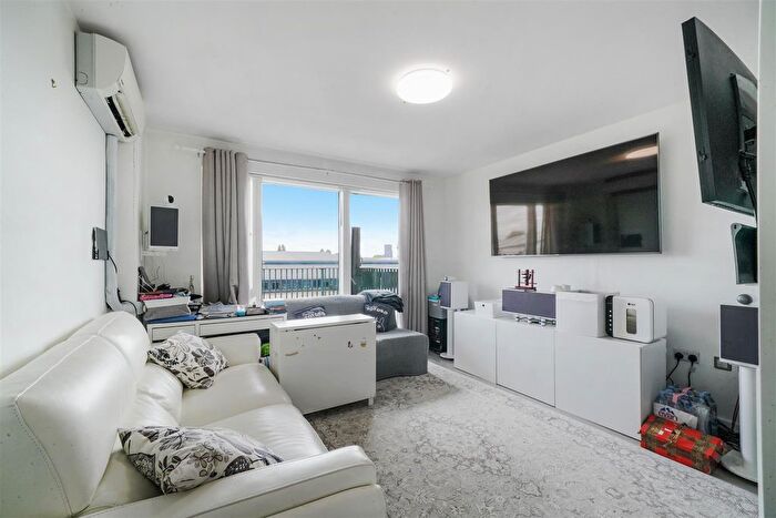 1 Bedroom Flat For Sale In Central Way, London, NW10