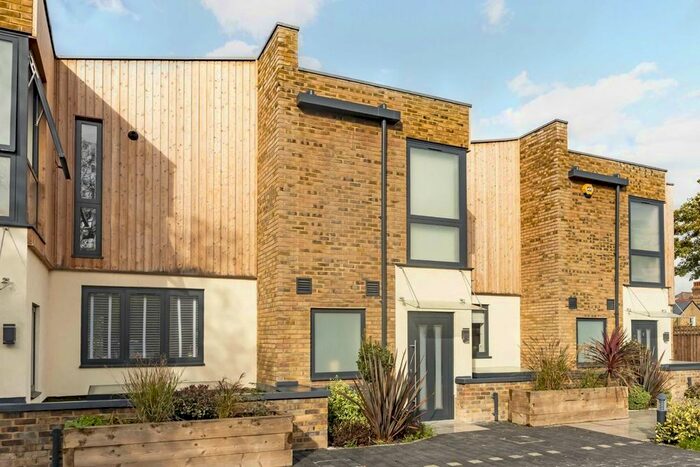 4 Bedroom Property To Rent In Clarence Avenue, London, SW4