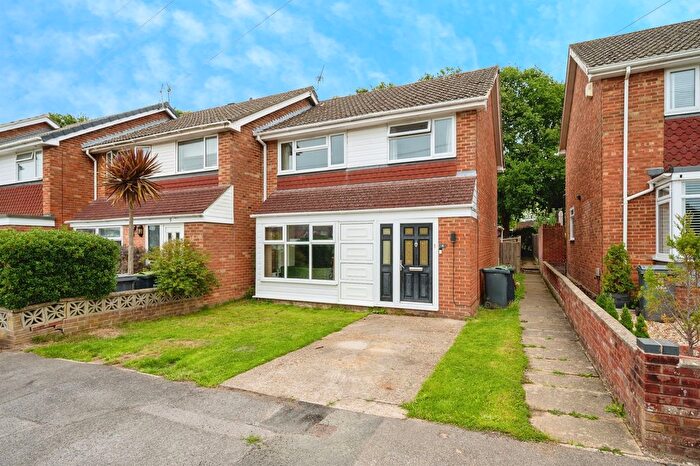 3 Bedroom End Of Terrace House For Sale In Homer Close, Waterlooville, PO8