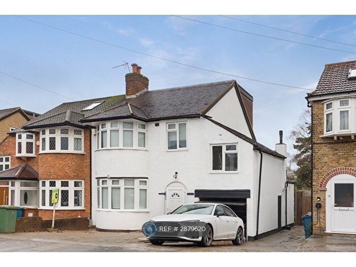 Studio To Rent In Ventnor Avenue, Stanmore, HA7