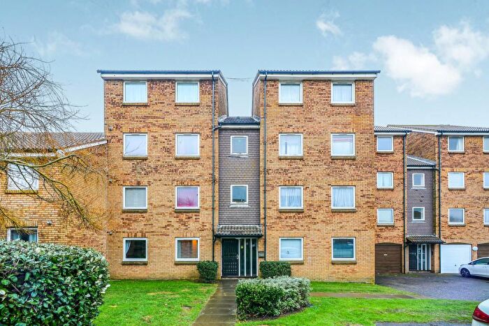 2 Bedroom Flat For Sale In Lake Drive, Peacehaven, BN10