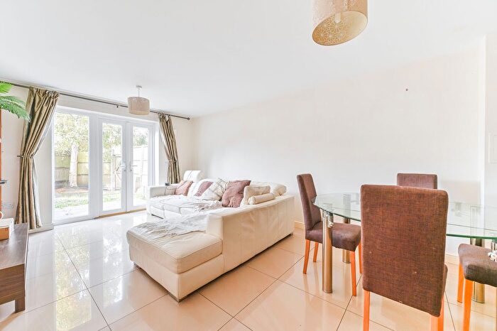 4 Bedroom End Of Terrace House To Rent In Cuddington Avenue, Worcester Park, Surrey, Worcester Park, KT4