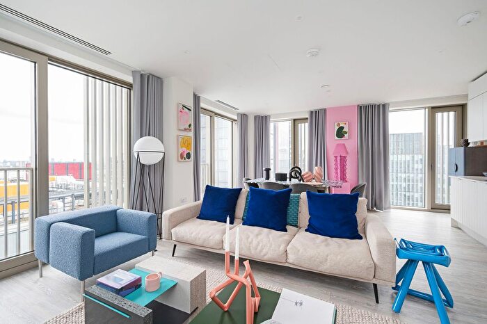 2 Bedroom Flat To Rent In Cherry Park Lane, Stratford, London, E20