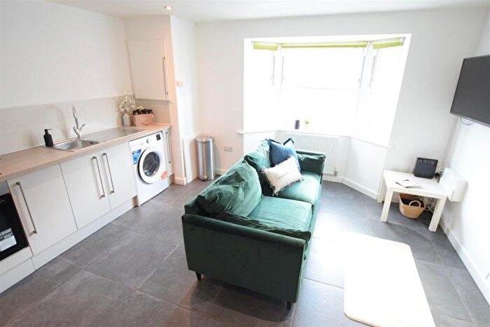 2 Bedroom Flat To Rent In Robey Court - Student Apartment - /, LN5