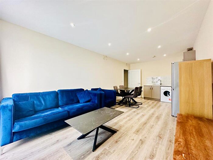 2 Bedroom Flat To Rent In The Curve, Nottingham, NG7