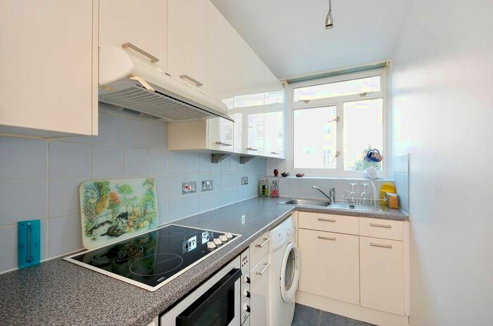 Studio To Rent In Churchill Gardens, Pimlico, London, SW1V