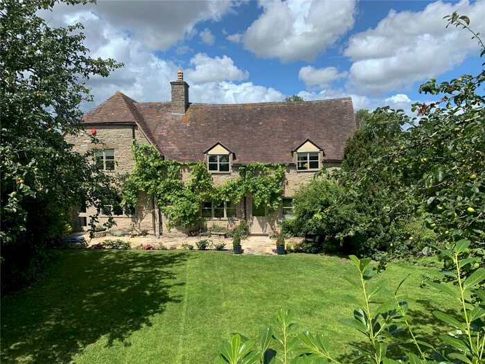 4 Bedroom Detached House For Sale In School Lane, Middle Littleton, WR11