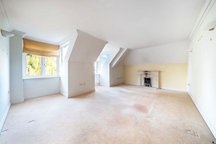 2 Bedroom Flat For Sale In Church Road, Esher, KT10
