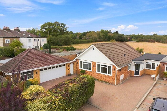 3 Bedroom Link Detached House For Sale In Springfield Close, Potters Bar, EN6