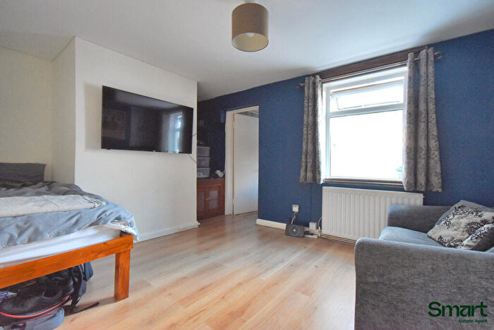 1 Bedroom Flat For Sale In Old Tiverton Road, Exeter, EX4