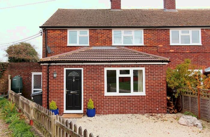 3 Bedroom Semi-Detached House To Rent In Mant Close, Wickham, Newbury RG20