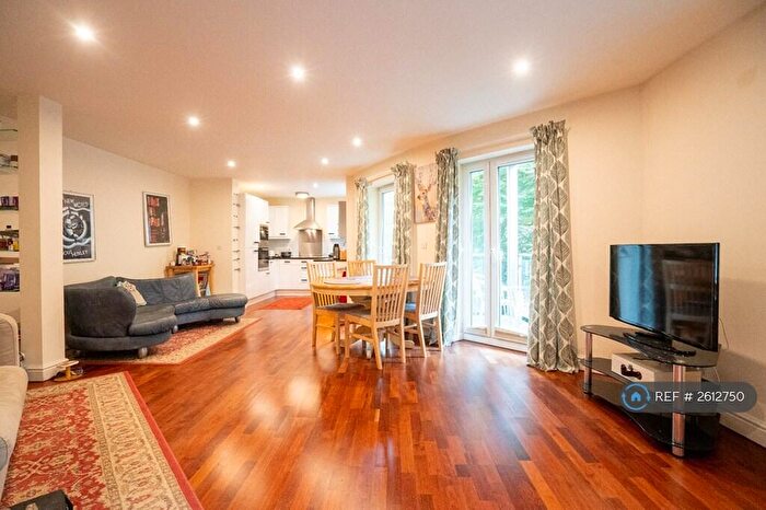 2 Bedroom Flat To Rent In Victoria Gardens, Oxford, OX2
