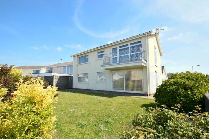 2 Bedroom Flat For Sale In Rest Bay Close, Rest Bay, Porthcawl, CF36