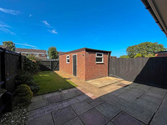3 Bedroom Semi-Detached House For Sale In Wentworth Close, Daventry, NN11
