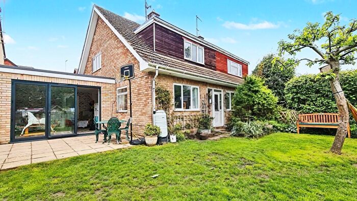 3 Bedroom Semi-Detached House For Sale In Bridge Street, Brackley, NN13