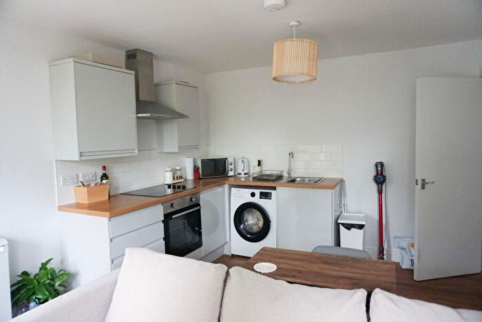1 Bedroom Flat To Rent In Third Avenue, Nottingham, NG7
