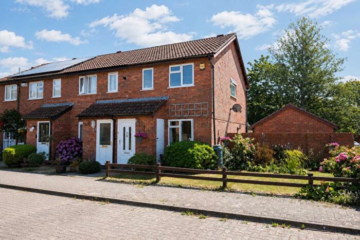 2 Bedroom End Of Terrace House For Sale In Acorn Close, Marchwood, Hampshire, SO40