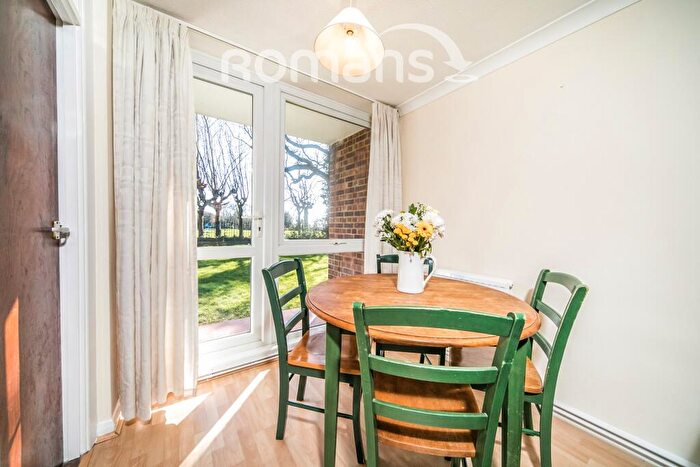 2 Bedroom Apartment To Rent In Morton Court, Reading, RG2