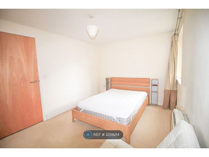2 Bedroom Flat To Rent In Old Bridge Street, Kingston Upon Thames, KT1