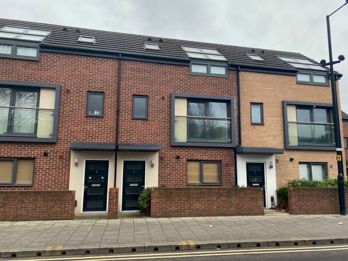 2 Bedroom Town House To Rent In Stable Terrace, Doncaster Town Centre, DN1