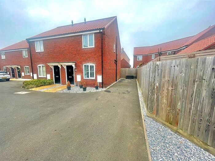 2 Bedroom Property For Sale In Willow Court, Cowbit, Spalding, PE12