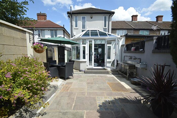 4 Bedroom End Of Terrace House For Sale In Beam Avenue -, Dagenham, RM10