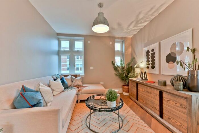 2 Bedroom Apartment To Rent In Rosebery Avenue, London, EC1R
