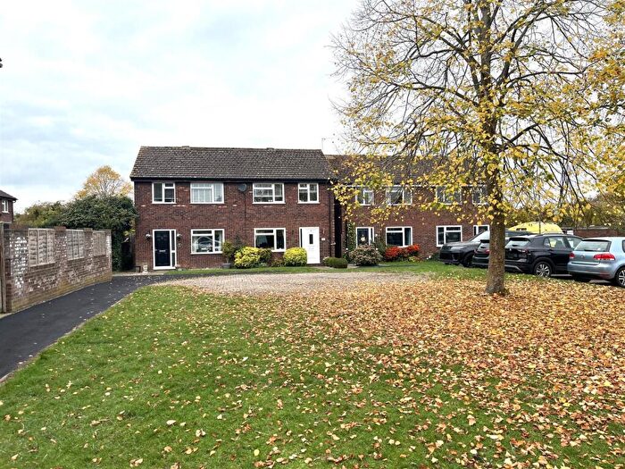 3 Bedroom House For Sale In Peregrine Way, Grove, Wantage, OX12