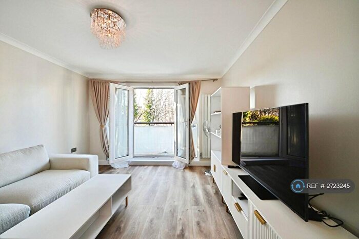 2 Bedroom Flat To Rent In Bentley Court, London, N20