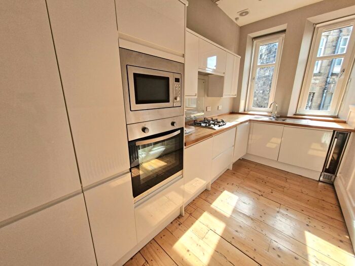 2 Bedroom Flat To Rent In Crow Road, Glasgow, G11