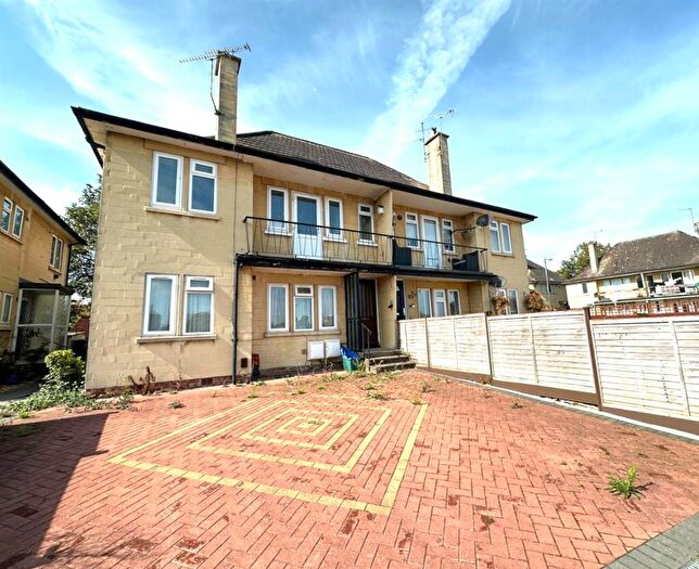 2 Bedroom Flat To Rent In Mayfields, Keynsham, BS31
