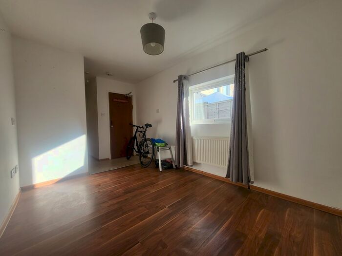 Studio To Rent In Boswell Road, Thornton Heath, CR7