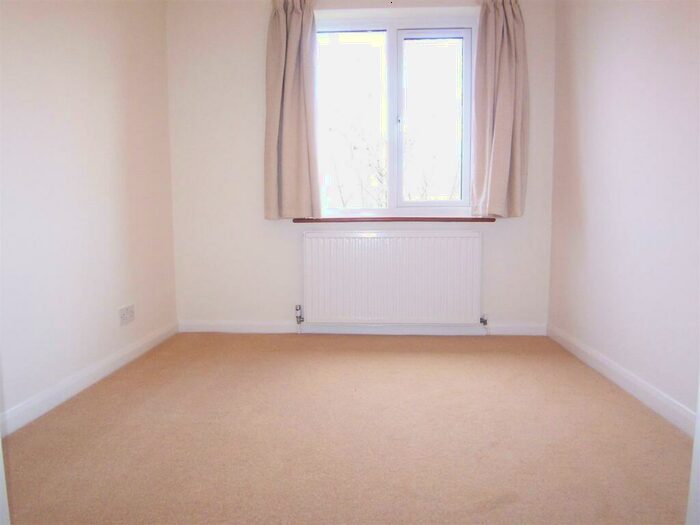 2 Bedroom Apartment To Rent In Princes Court, Dukes Avenue, New Malden, KT3