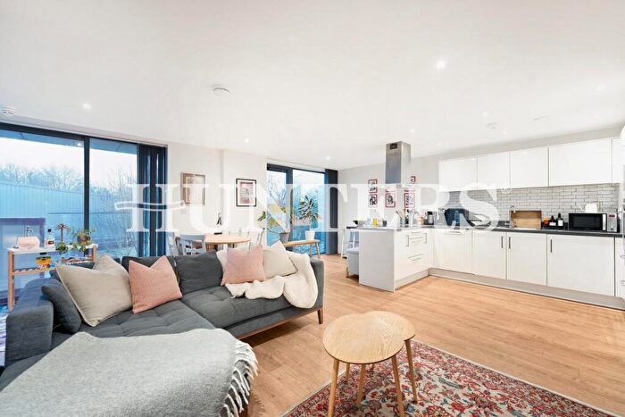 2 Bedroom Flat For Sale In Lapwing Heights, Waterside Way, N17